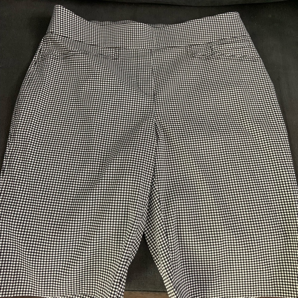 Ellen Tracy Bermuda shorts size small
